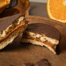 alfajor regional entrerriano sabor naranja con dulce de leche y chocolate