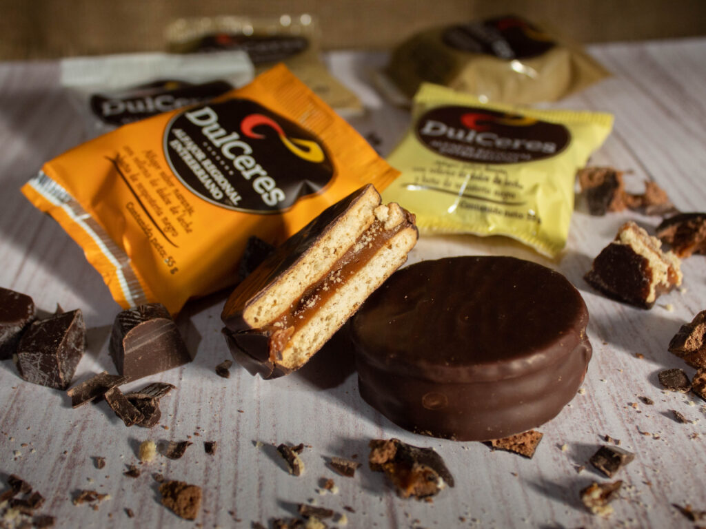 Imagen de alfajores entrerrianos en paquete y sin paquete